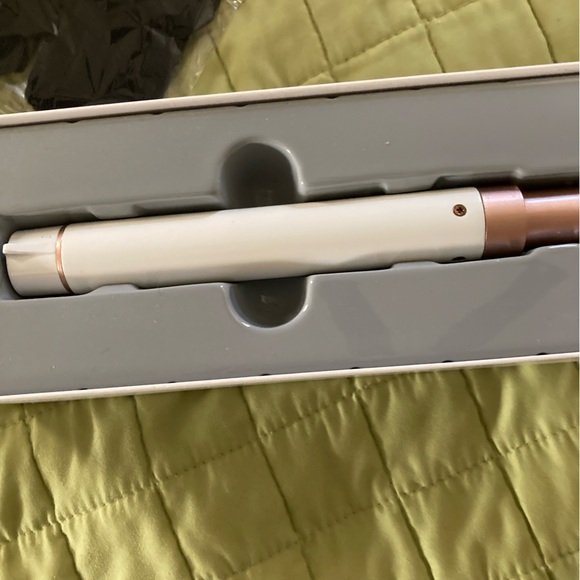 SOLD T3 Interchangeable Curling Wand Set - Picture 7 of 10